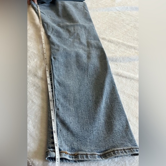 Levi’s wedgie straight crop women Sz 30 distressed highrise lightwash denim jean - Picture 8 of 11